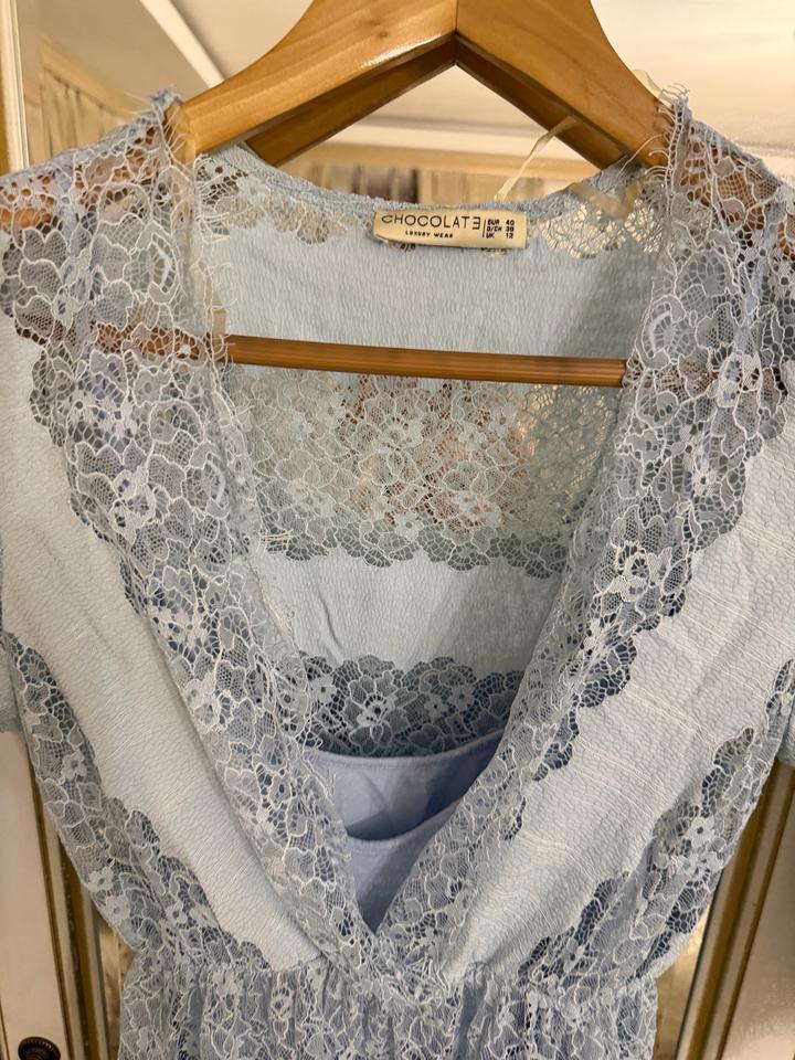 Кружевное голубое платье