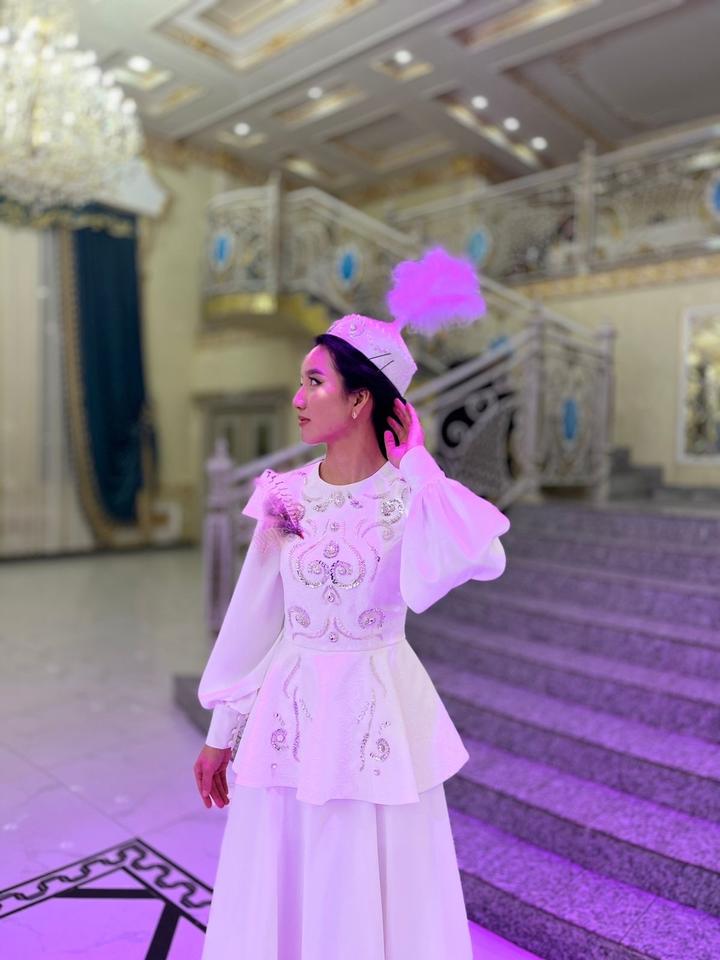 Нарядное белое платье на Ұзату и Сырға салу.