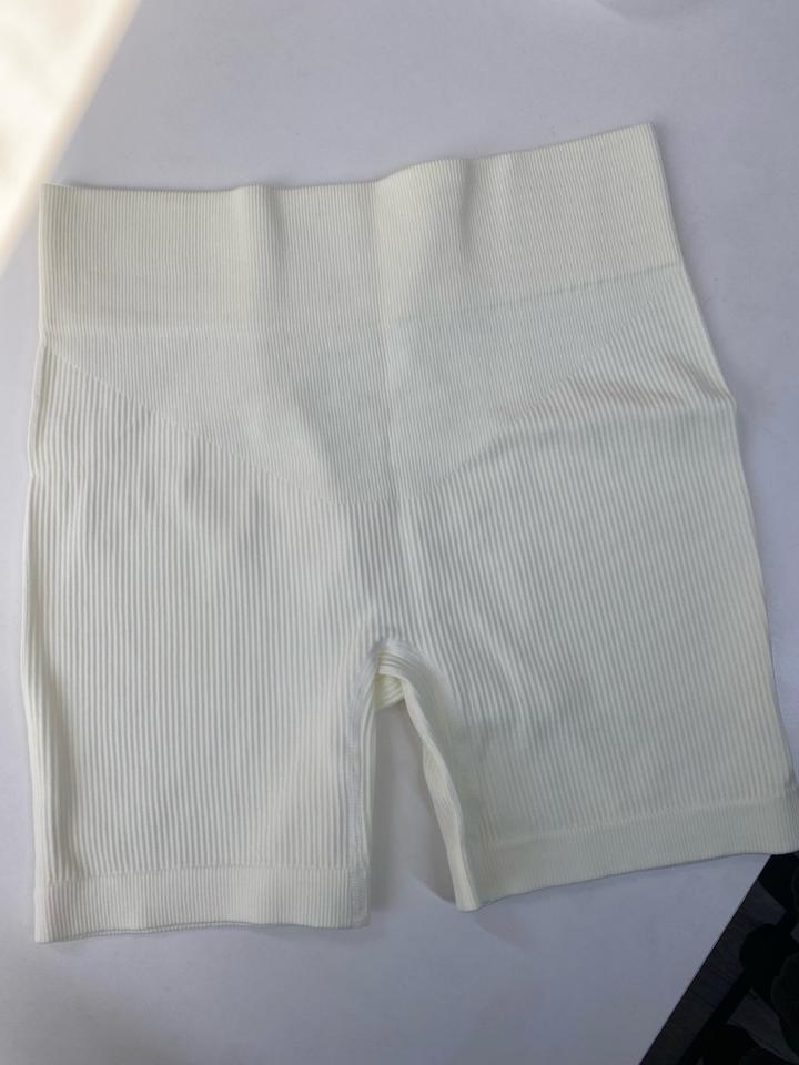 Утягивающие спортивные шорты