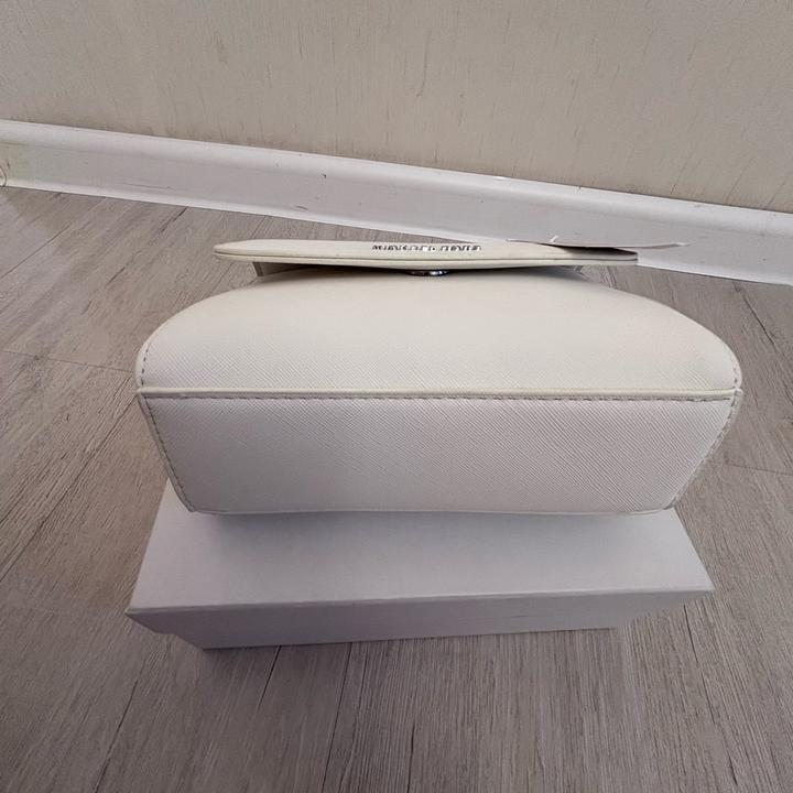Мини-сумка Michael Kors белого цвета