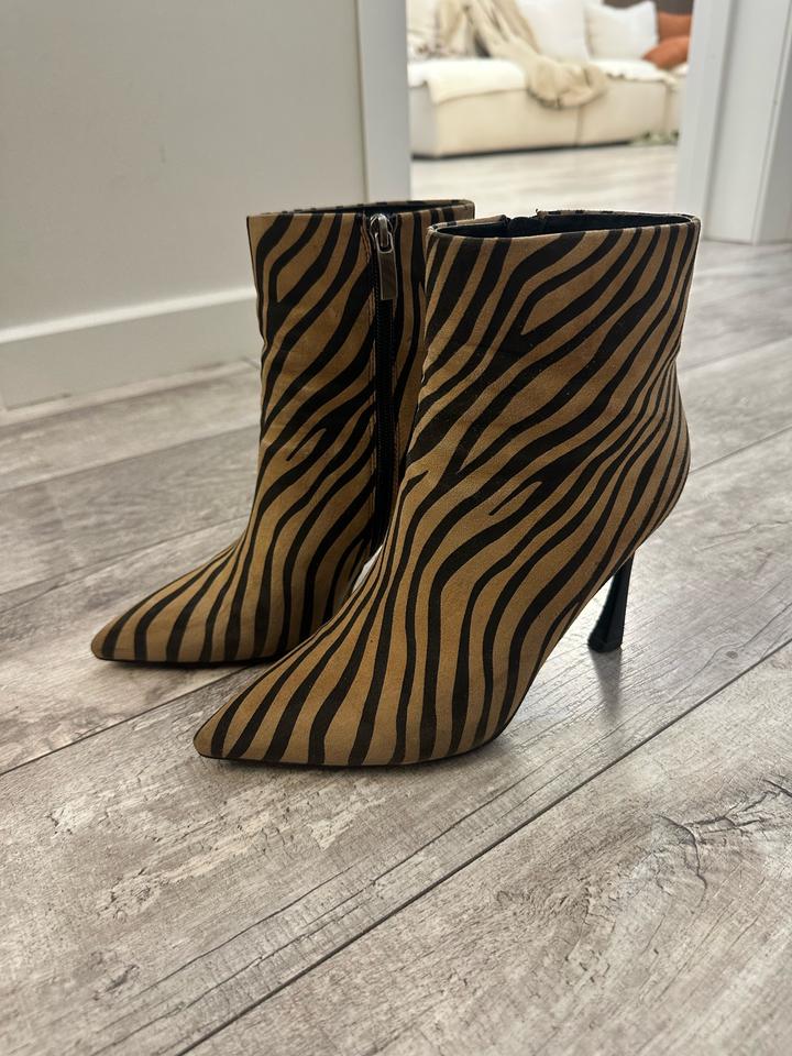 Замшевые ботильоны Leo