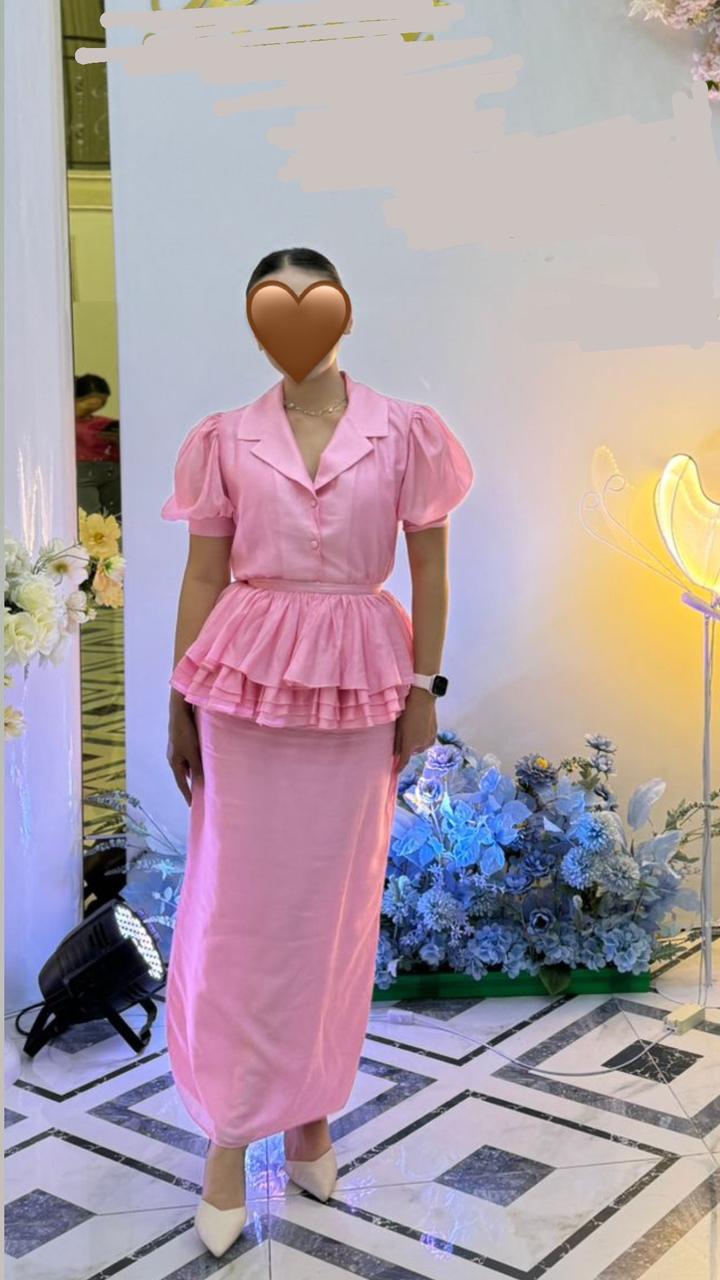 Розовое платье