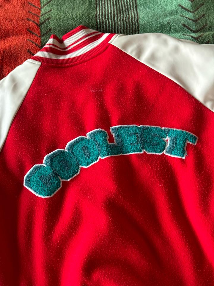 Бомбер Bershka