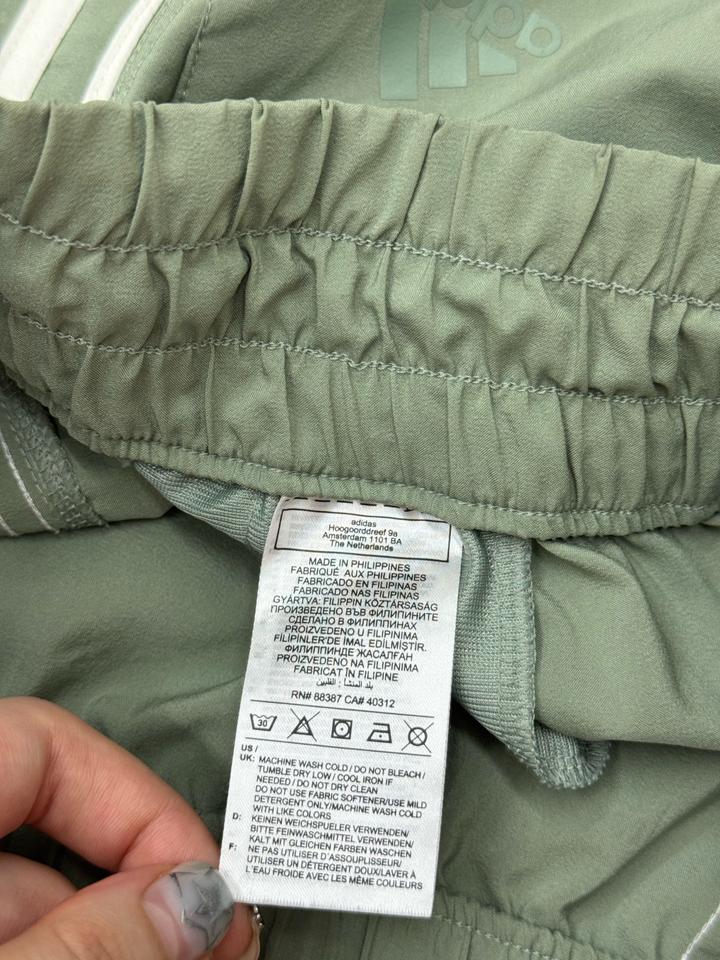 Оливковые штаны Adidas