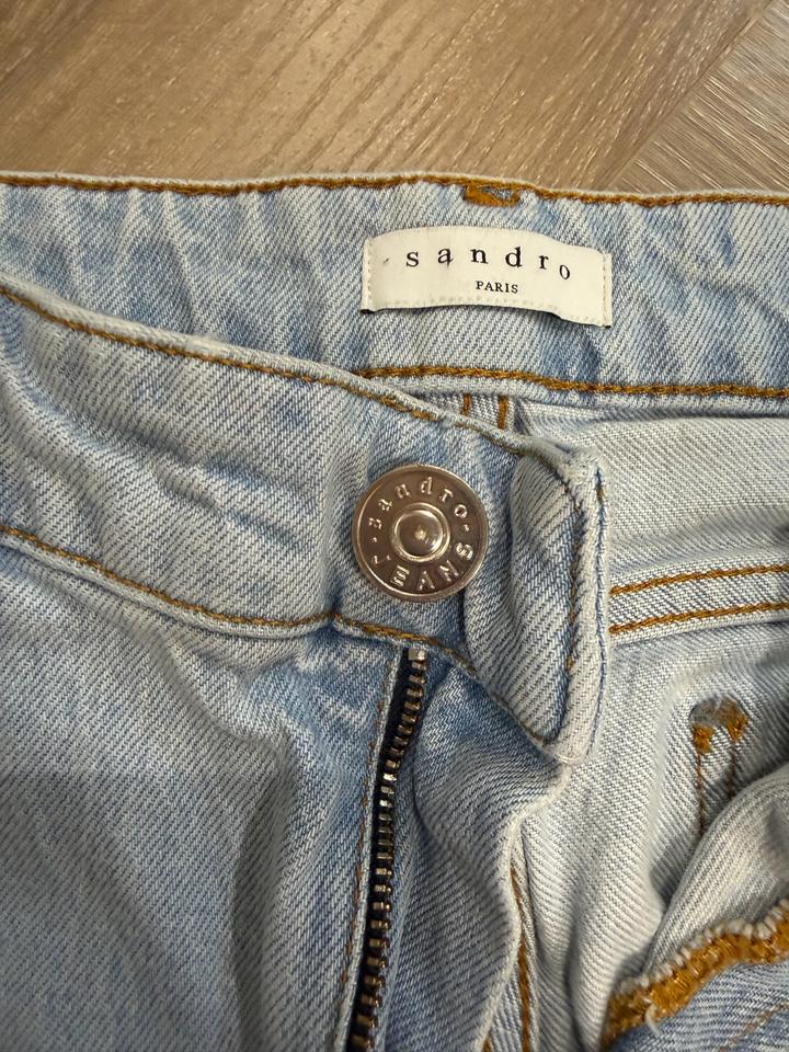 Голубые джинсы Sandro