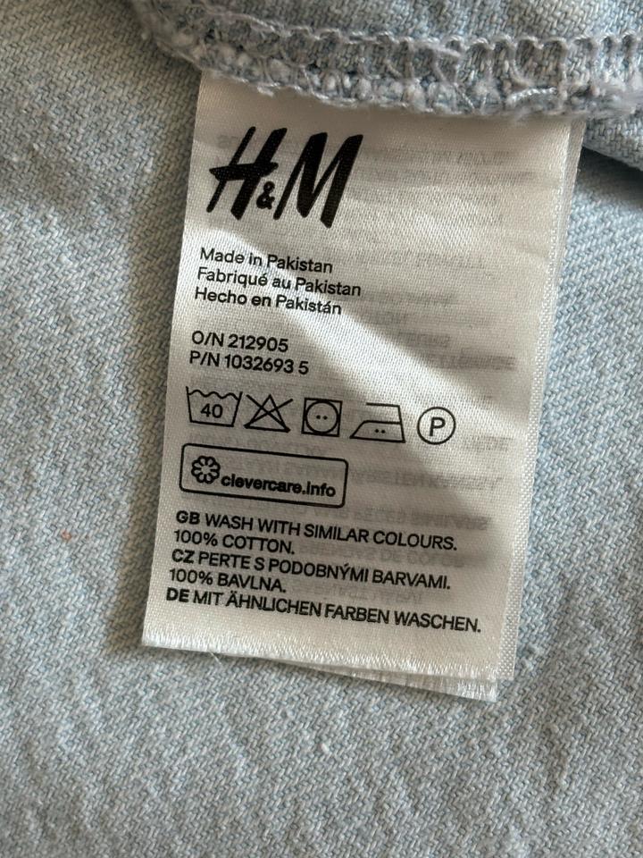 Нежно голубая джинсовка H&M