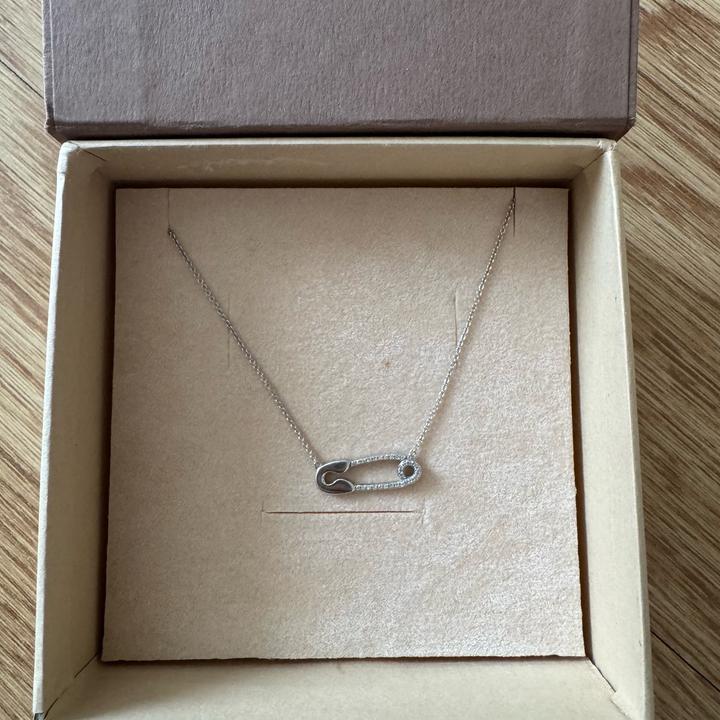 Колье из белого золота от Constella