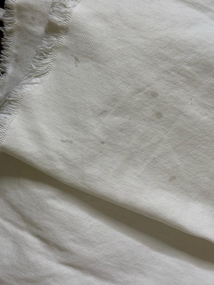 Белые джинсы на высокой посадке Bershka