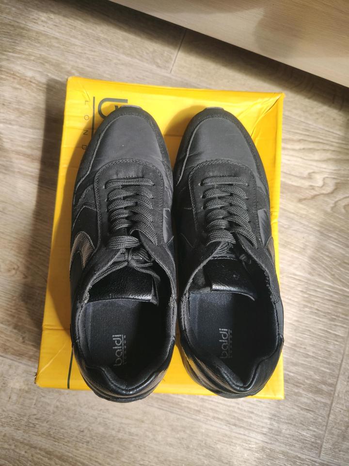 Кроссовки на скрытой платформе