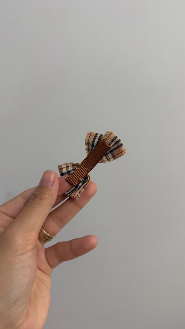 Заколки под Burberry