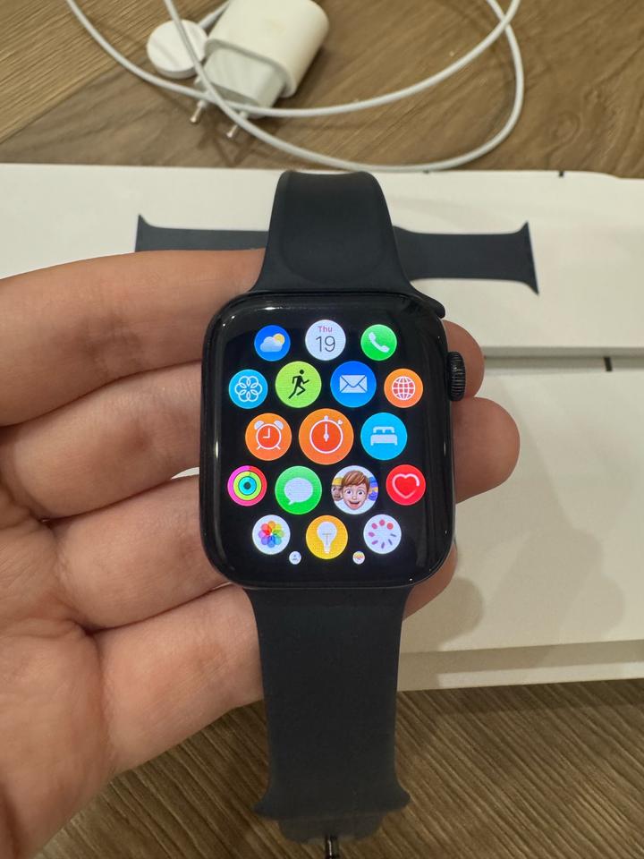Apple Watch SE (2nd generation) 44mm GPS — тёмно-синий (Midnight)