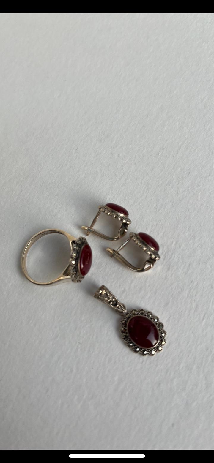 Серебро.Гранатовый набор. Кольцо, серьги, кулон.