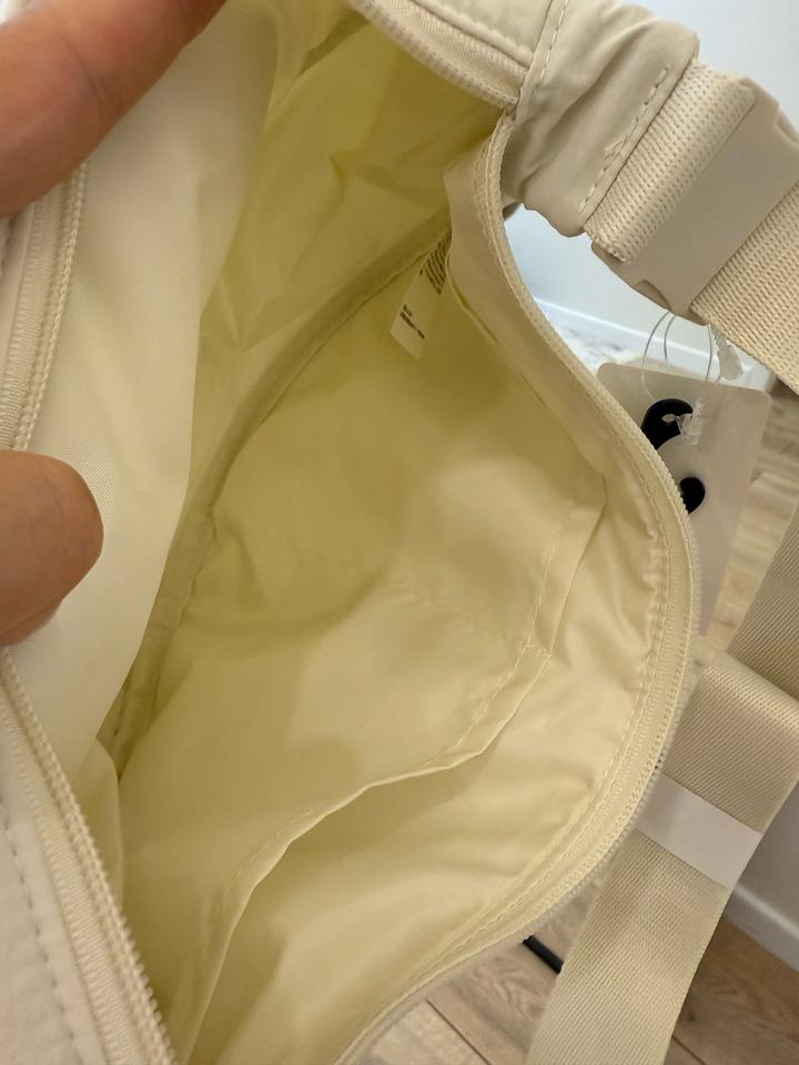 Сумка банан Uniqlo 15700 тг