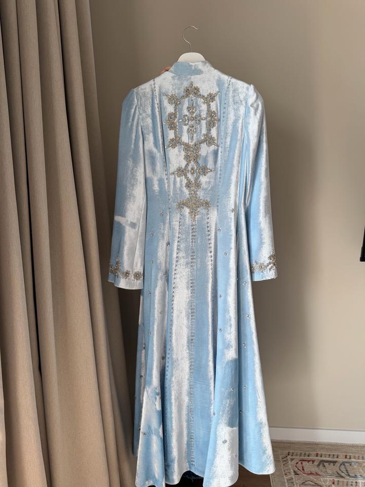 Бархатный бешпент нежно-голубого цвета