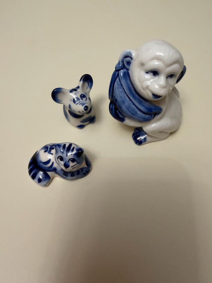 набор фарфоровых статуэток, в росписи Гжель