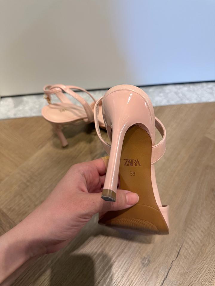 Босоножки Zara