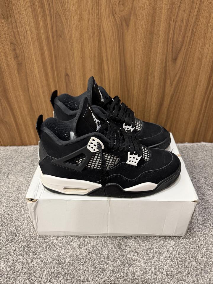 Jordan 4 “White Thunder