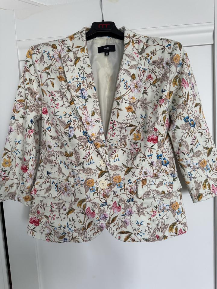 Стильный жакет Oodji Collection.