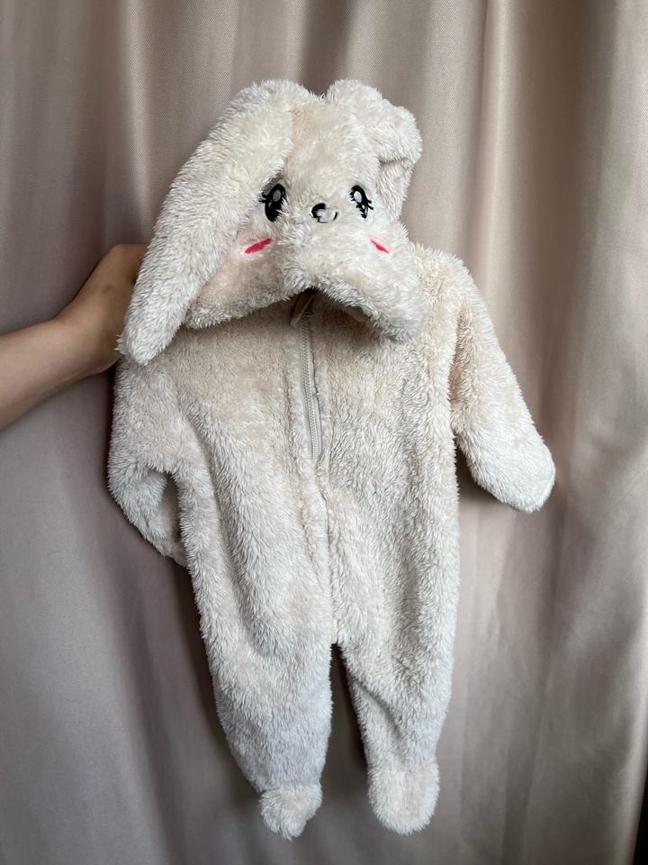 Плюшевый комбинезон зайчик