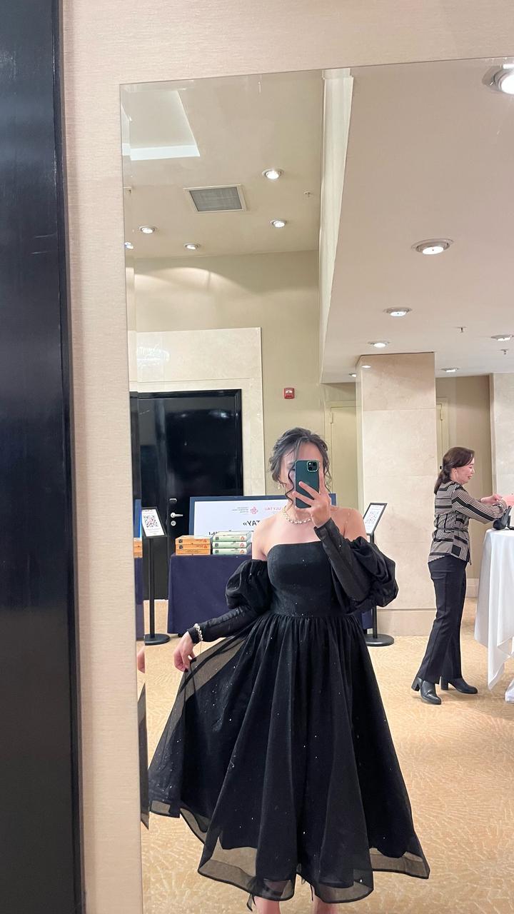 Вечернее платье черного цвета