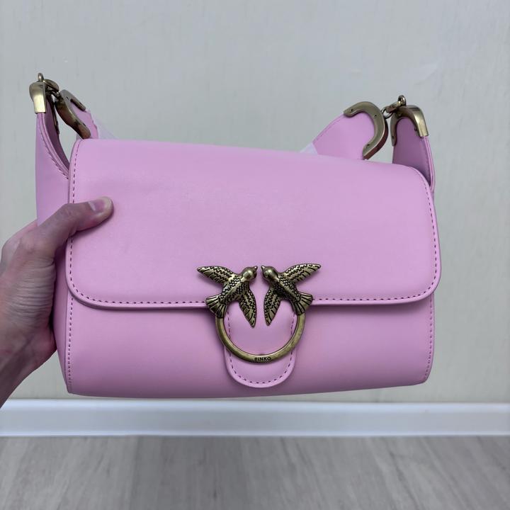 Розовая сумка Pinko с золотой фурнитурой