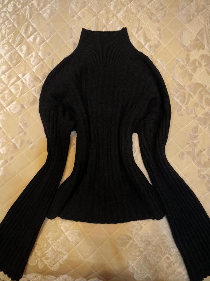 Свитер чёрный