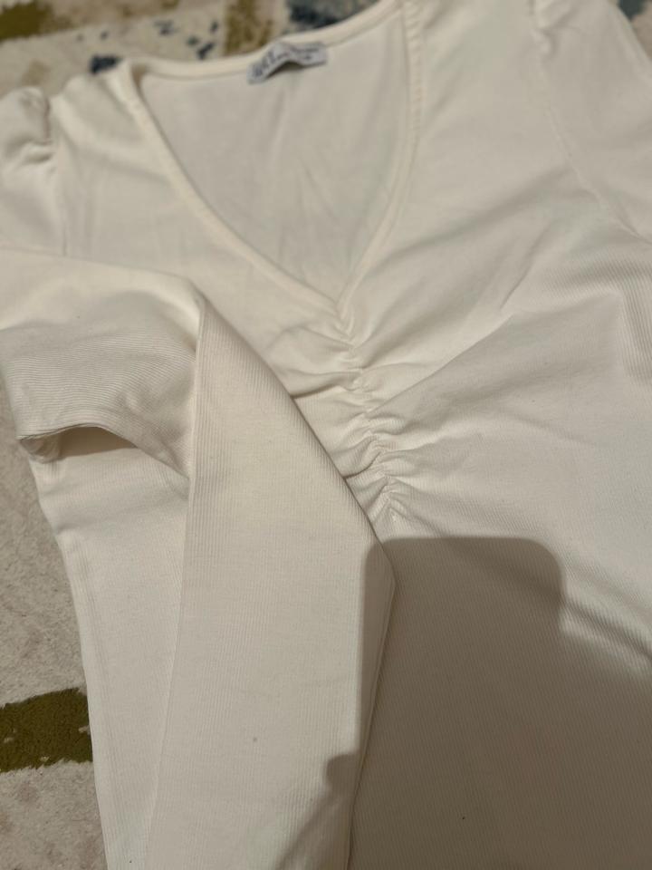 Белый лонгслив (кофта)