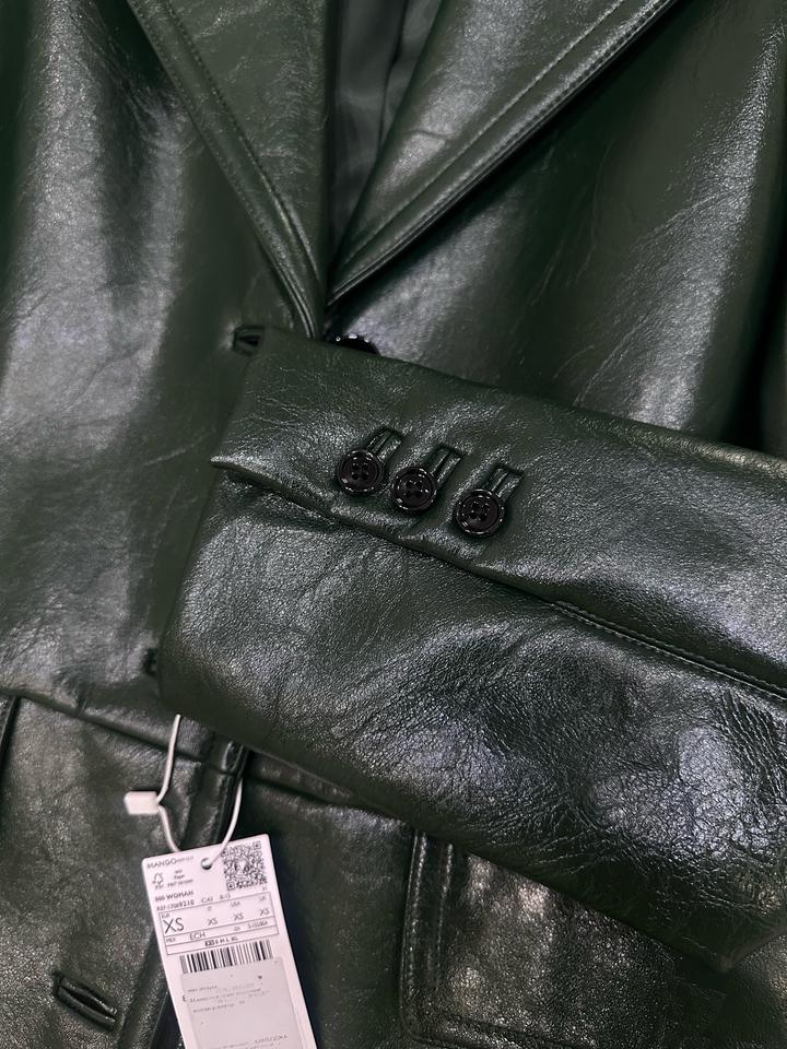 Зеленый кожаный плащ Mango