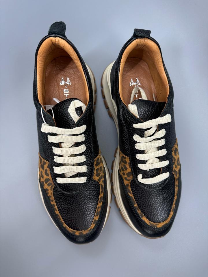 Кроссовки натуральная кожа, новые 36,37,38,39