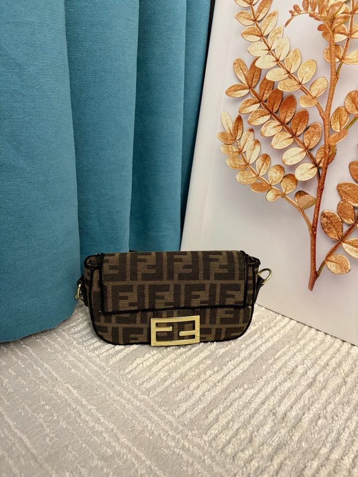 Коричневая сумка Fendi