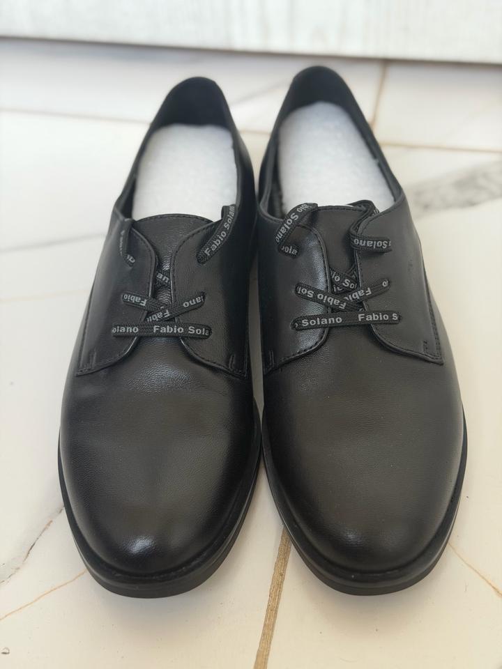 Женские чёрные кожаные полуботинки бренда Fabio Solano.