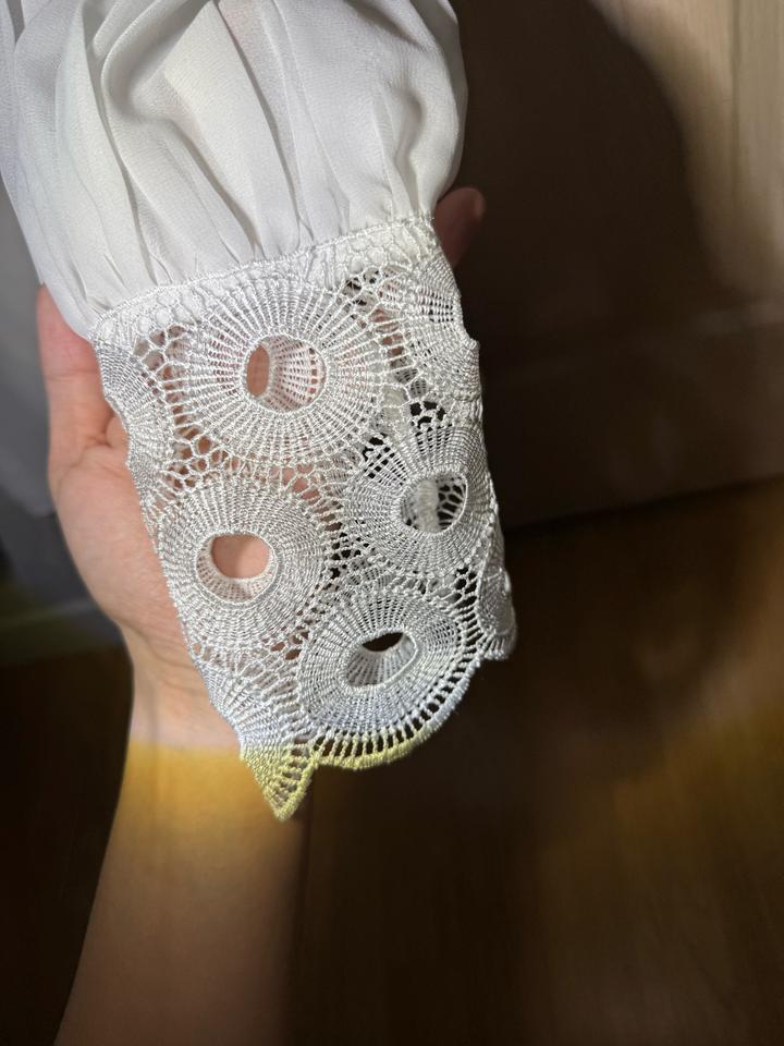 Белая блузка