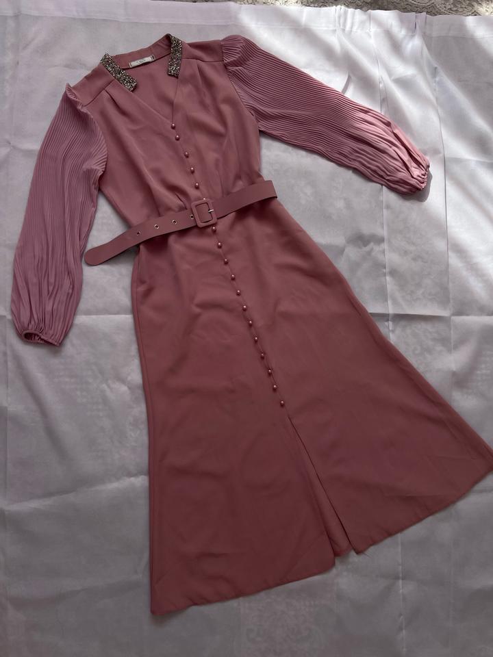 Розовые платья