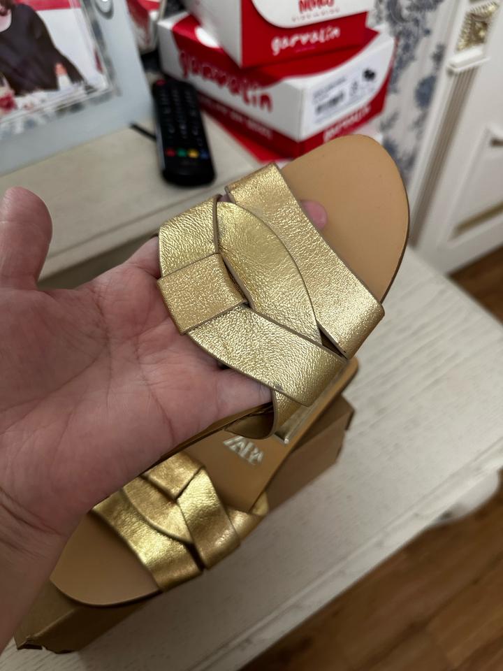 Шлепанцы Zara