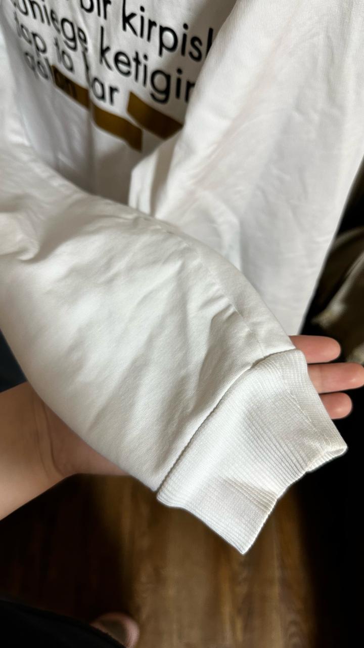 белая толстовка