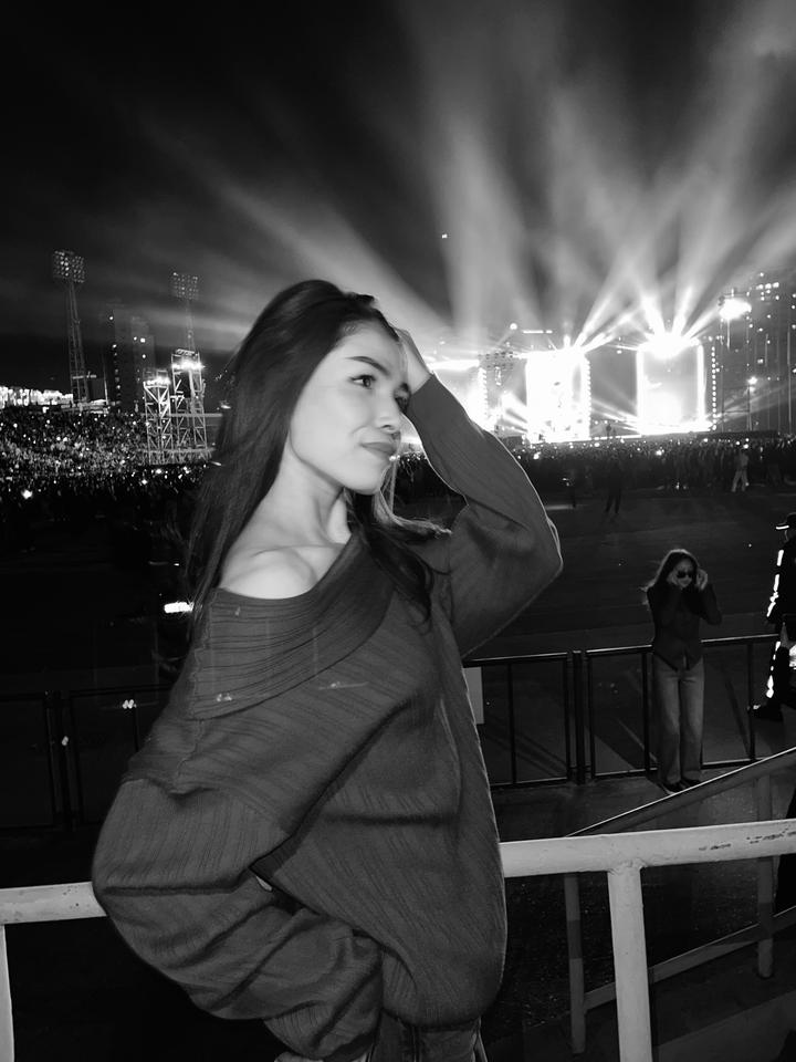 Кофточка с открытыми плечами