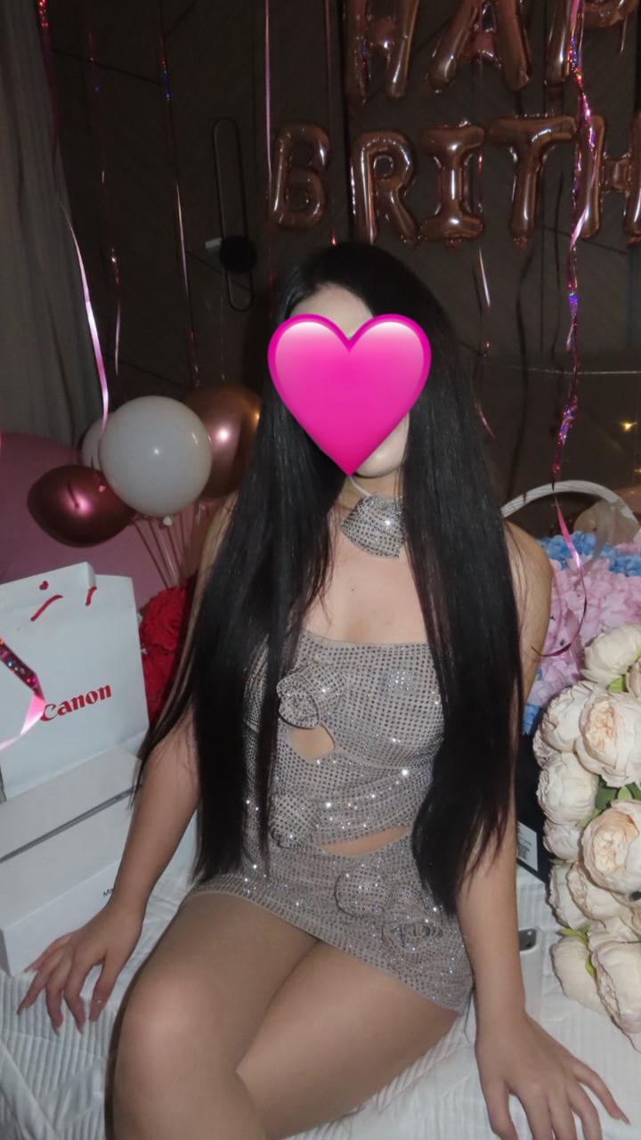 Сияющее бежевое мини-платье со стразами