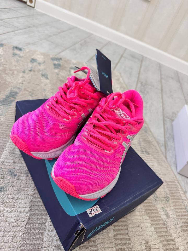 Новый кроссы ASICS