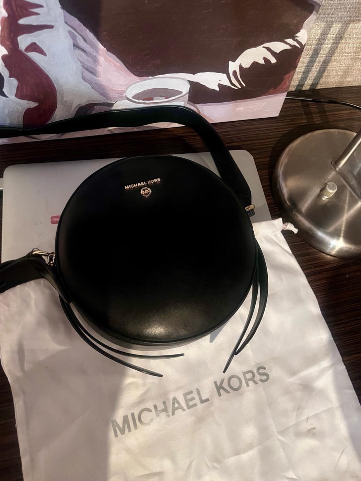 Сумка Michael Kors Delancey Medium Leather Canteen Crossbody Bag