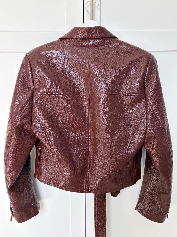 Укороченный жакет из искусственной кожи