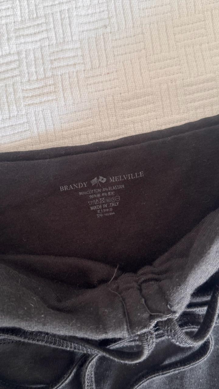 Черный топ на завязке Brandy Melville