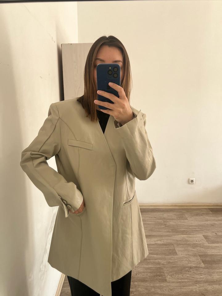 Кожанка бежевая