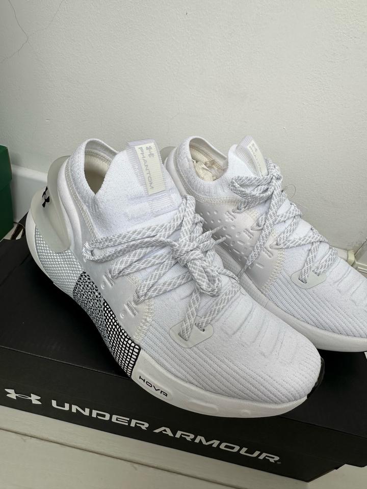 Женские кроссовки от Under Armour