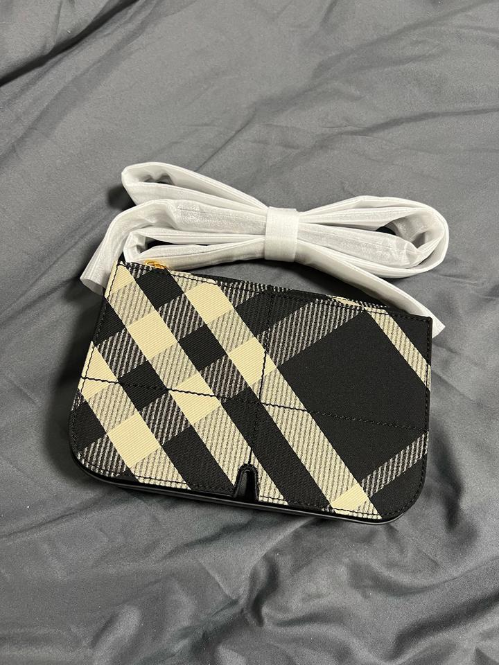 Burberry та самая сумка