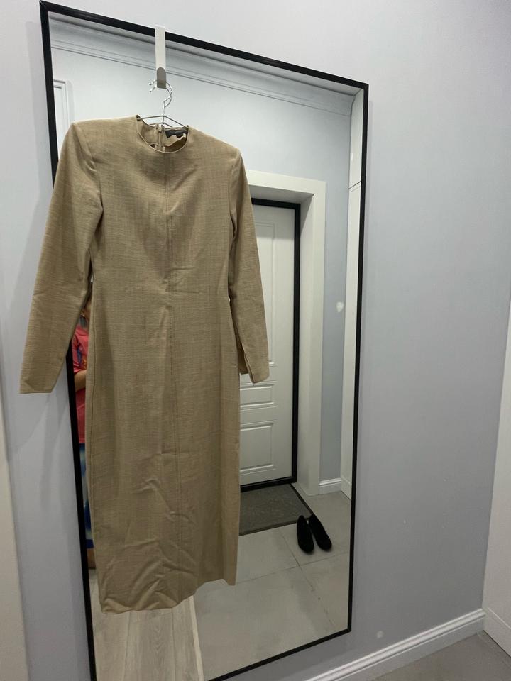 Платье Зара строгого силуэта