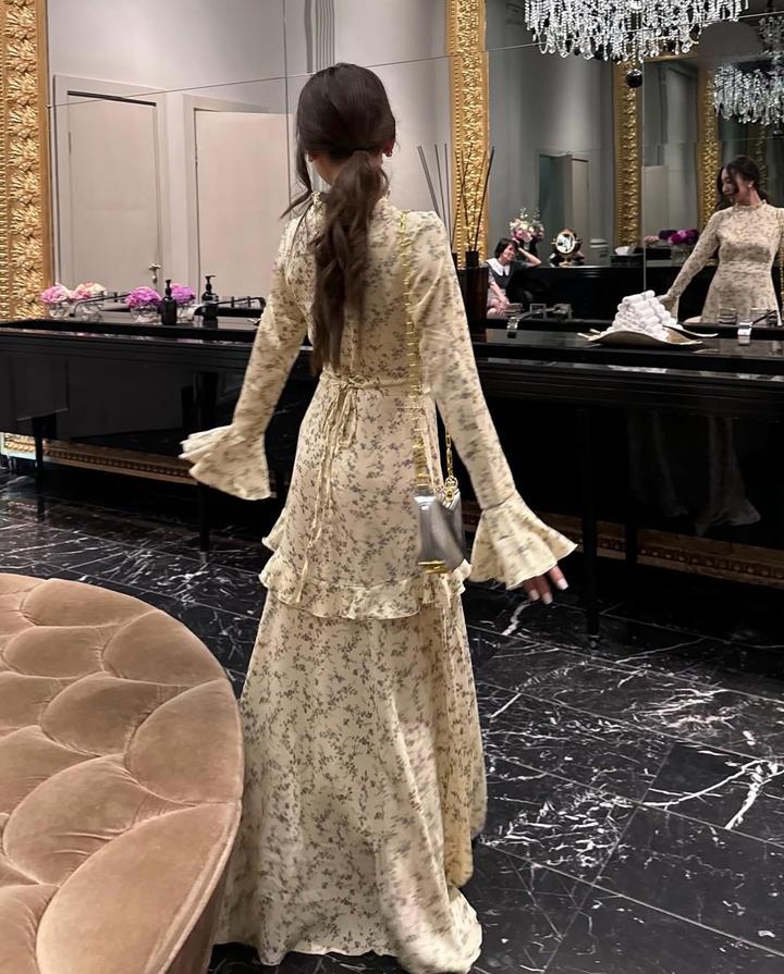 Элегантное макси-платье с длинными рукавами