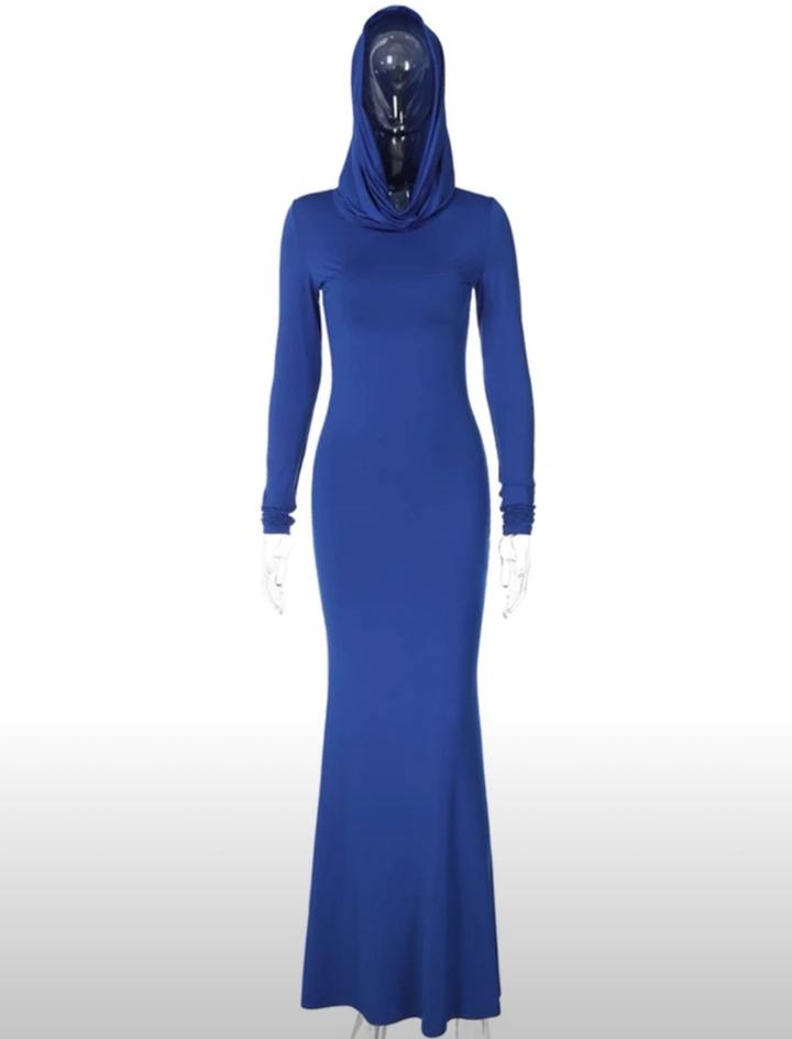 Платье с капюшоном