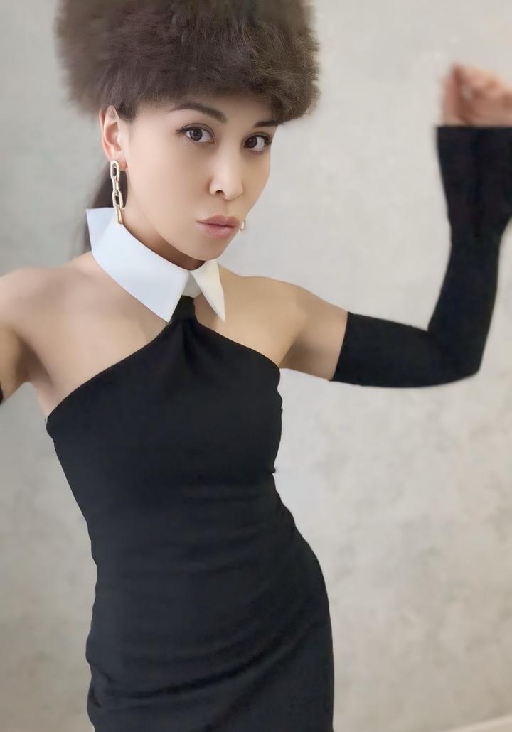 Стильное черное платье