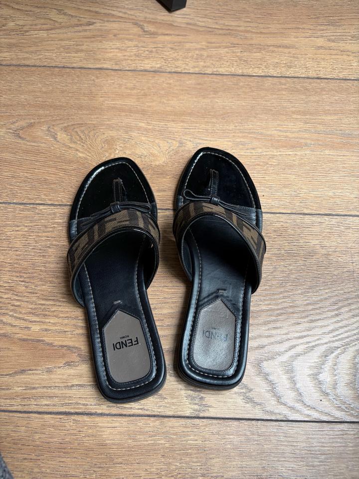 вьетнамки Fendi