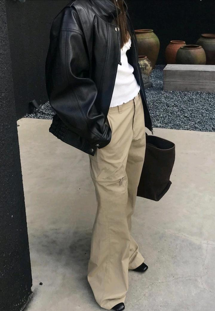 Черный бомбер в винтажном стиле